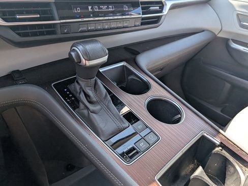 Used 2021 Toyota Sienna XLE image 22