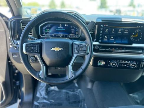 Used 2023 Chevrolet Silverado 1500 LT AWD/4WD image 14