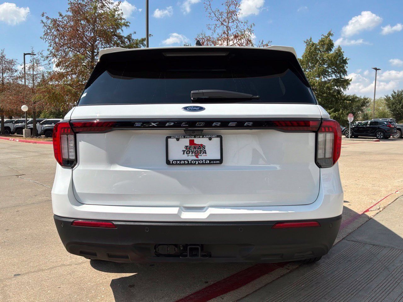 Used 2026 Ford Explorer Active RWD image 7