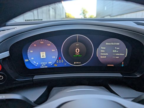 Used 2025 Porsche Macan Electric image 38