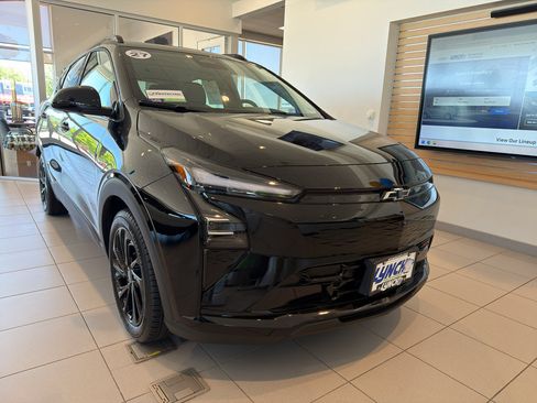 New 2027 Chevrolet Bolt RS w/ Technology Package FWD image 3