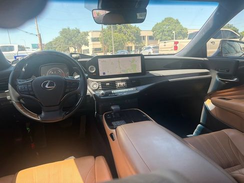 Used 2023 Lexus LS 500 w/ Interior Upgrade Package RWD image 27