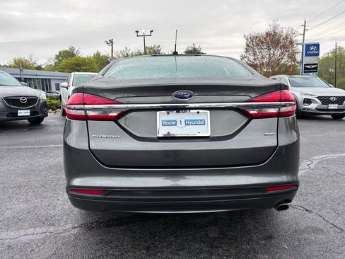 Used 2018 Ford Fusion SE w/ Fusion SE Technology Package FWD image 6