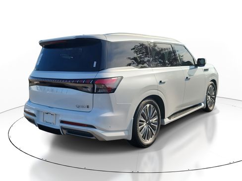 New 2026 INFINITI QX80 Luxe image 3