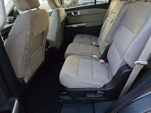 Used 2022 Ford Explorer XLT image 28
