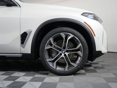 Used 2026 BMW X5 xDrive50e w/ Executive Package image 3