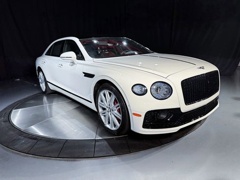 Used 2023 Bentley Flying Spur V8 AWD/4WD image 2
