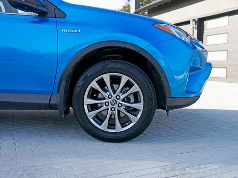 Used 2018 Toyota RAV4 Limited image 3