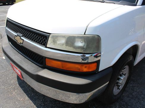 Used 2013 Chevrolet Express 3500 RWD image 3