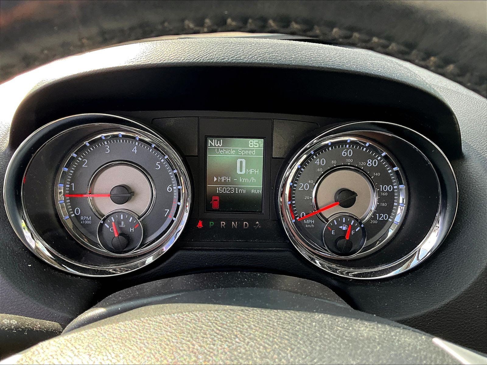 Used 2015 Chrysler Town & Country Touring-L w/ Driver Convenience Group FWD image 13