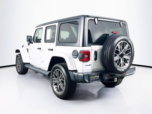 Used 2023 Jeep Wrangler Unlimited Sahara w/ Cold Weather Group AWD/4WD image 5