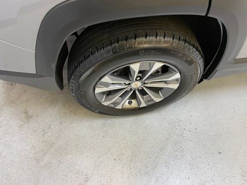Used 2025 Chevrolet Equinox LT AWD/4WD image 13