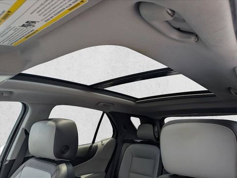 Used 2019 Chevrolet Equinox Premier FWD image 16