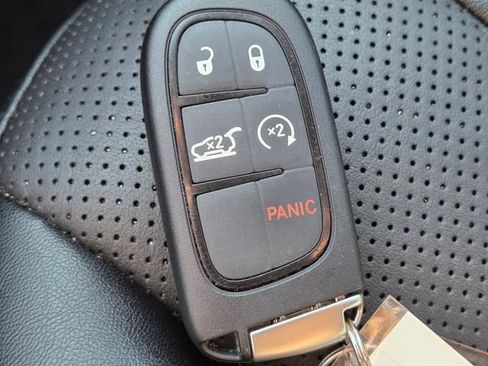 Used 2022 Jeep Cherokee Trailhawk w/ Sound & Nav Group AWD/4WD image 34