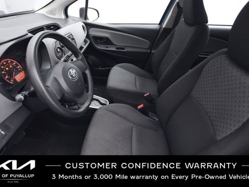 Used 2016 Toyota Yaris L image 10