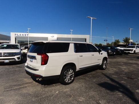 Used 2022 GMC Yukon XL Denali image 11