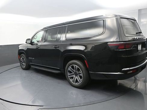 Used 2024 Jeep Wagoneer L Series II w/ Flexible Seating Group AWD/4WD image 7