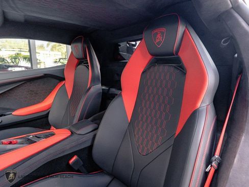 Used 2025 Lamborghini Revuelto AWD/4WD image 27