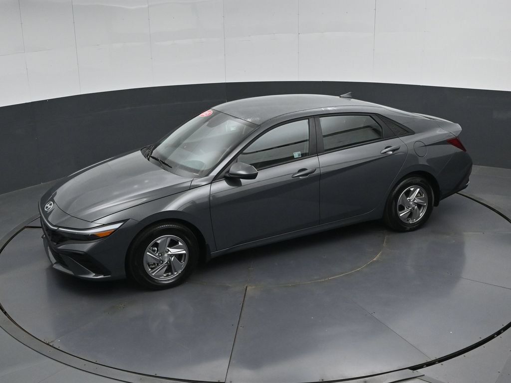Used 2025 Hyundai Elantra SE FWD image 47
