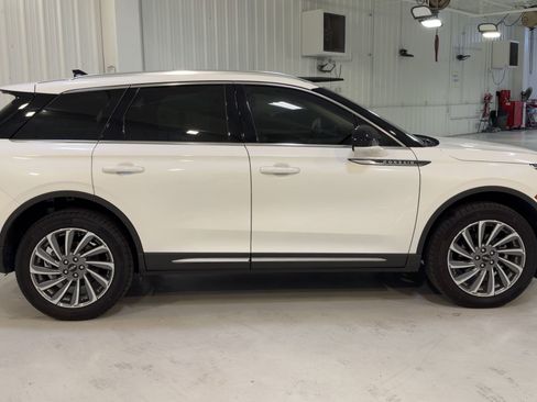 Used 2024 Lincoln Corsair Reserve image 2