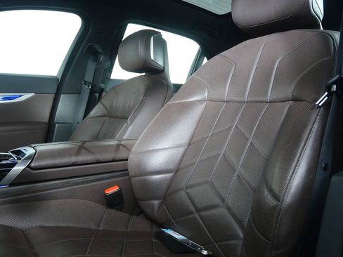 Certified 2023 BMW 760i xDrive w/ Executive Package image 10