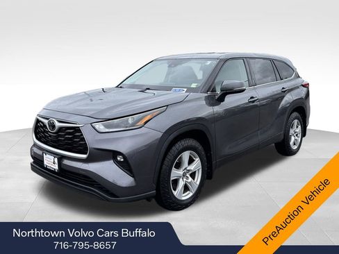 Used 2021 Toyota Highlander LE AWD/4WD image 1