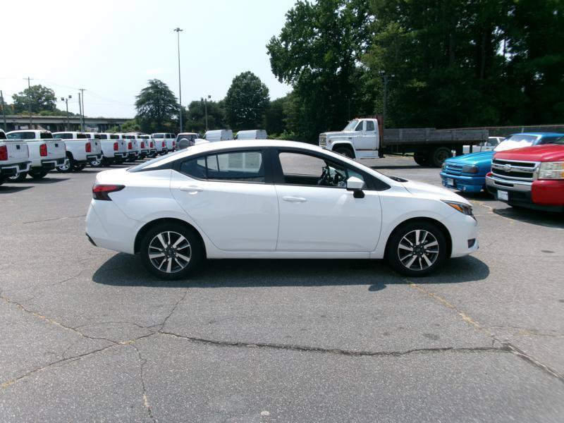 Used 2025 Nissan Versa SV FWD image 5
