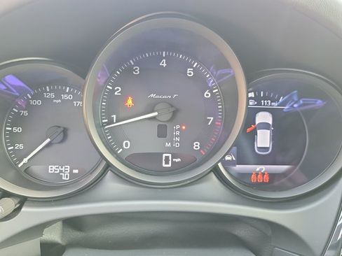 Certified 2026 Porsche Macan Turbo AWD/4WD image 32