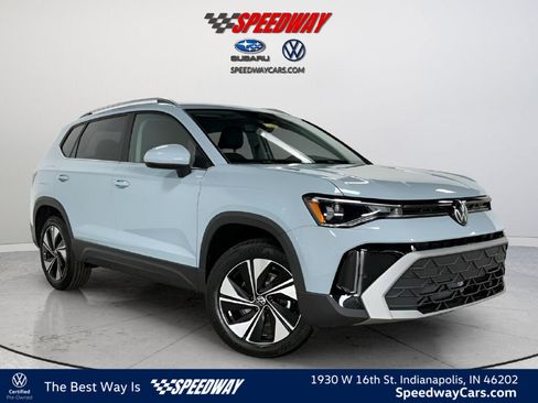 Used 2025 Volkswagen Taos SE image 1