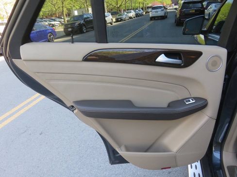 Used 2014 Mercedes-Benz ML 350 4MATIC image 29
