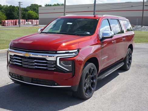 New 2025 Chevrolet Suburban Premier image 8