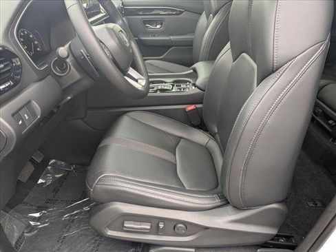 Used 2025 Honda Pilot Touring image 17