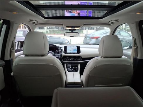 Used 2023 Nissan Rogue SL w/ SL Premium Package image 7