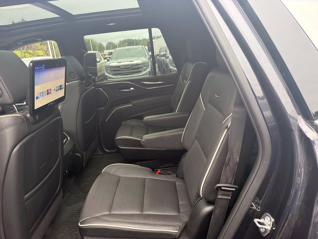 Used 2024 Cadillac Escalade Premium Luxury w/ LPO, Floor Liner Package AWD/4WD image 9