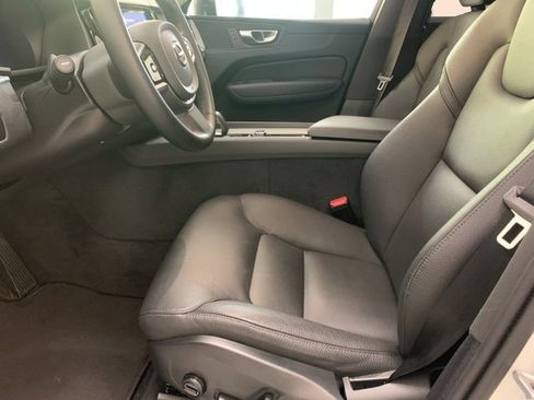 Certified 2025 Volvo XC60 B5 Plus image 9