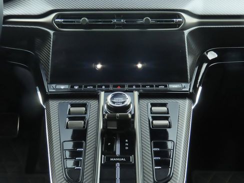 Used 2025 Aston Martin V8 Vantage Coupe image 14