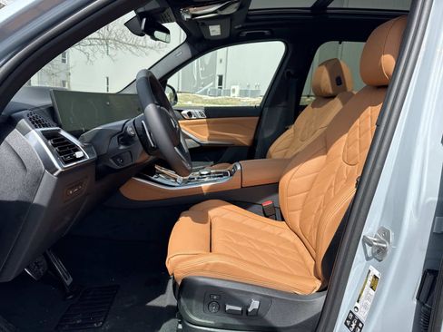 New 2026 BMW X5 xDrive40i w/ M Sport Package AWD/4WD image 14