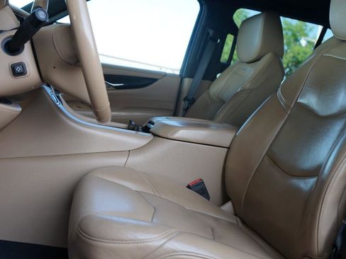 Used 2019 Cadillac Escalade Platinum AWD/4WD image 13