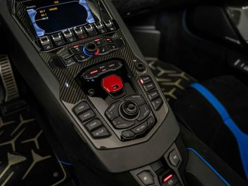 Used 2021 Lamborghini Aventador SVJ AWD/4WD image 21