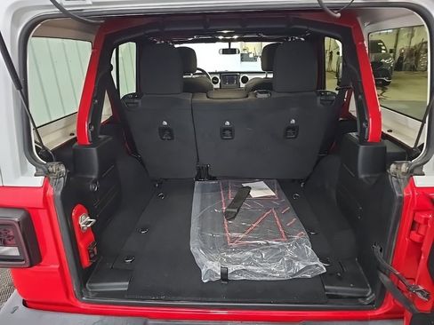 Used 2021 Jeep Wrangler Unlimited Islander image 11