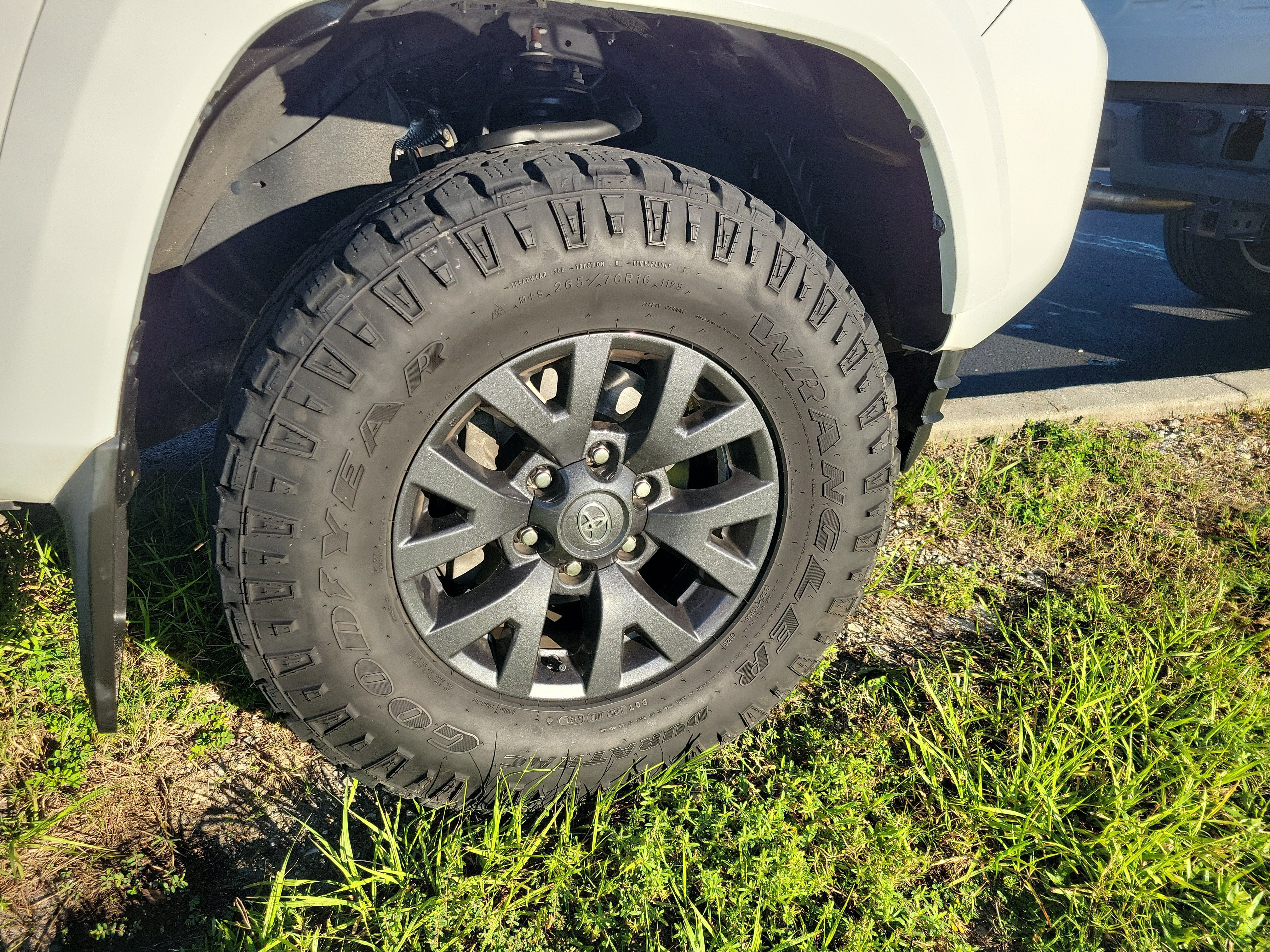 Used 2023 Toyota Tacoma SR5 RWD image 14