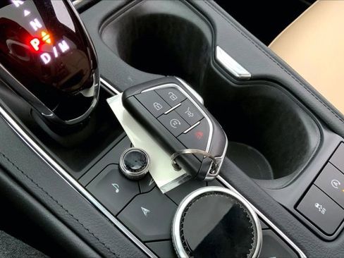 Used 2024 Cadillac XT4 Luxury w/ Cold Weather Package image 11