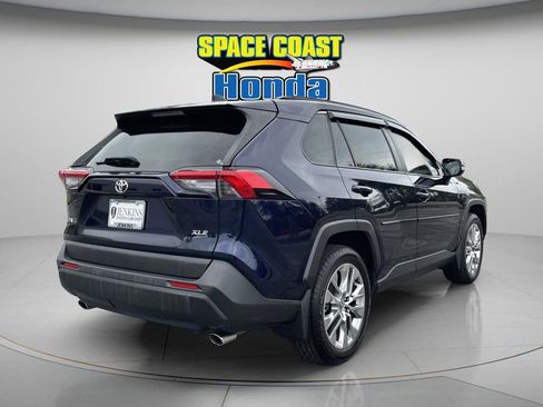 Used 2020 Toyota RAV4 XLE Premium image 6