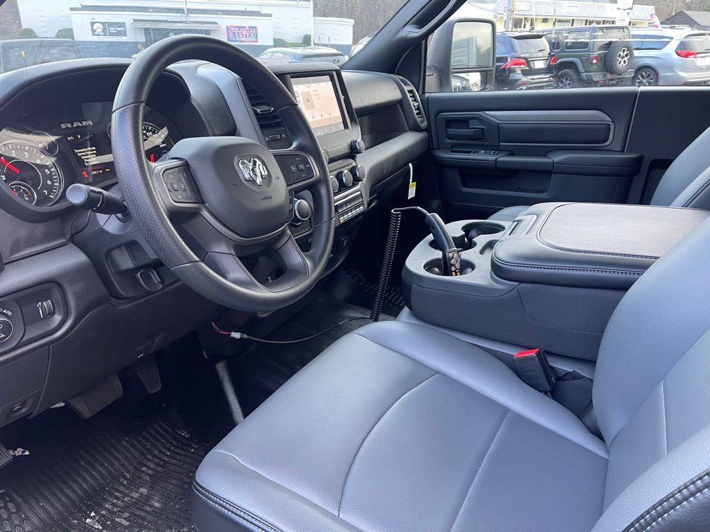 Used 2024 RAM 2500 Tradesman w/ Chrome Appearance Group AWD/4WD image 13