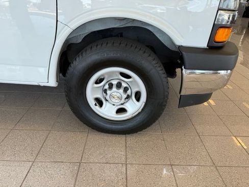 Used 2021 Chevrolet Express 2500 w/ Driver Convenience Package RWD image 10