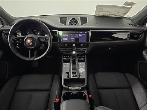 Certified 2025 Porsche Macan Turbo image 27