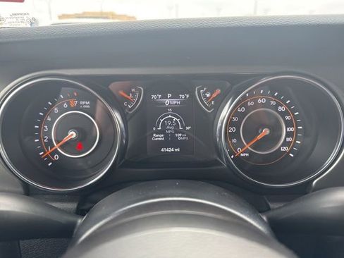 Used 2022 Jeep Gladiator Sport image 9