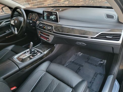 Used 2017 BMW 750Li xDrive image 10