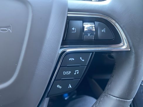 Used 2023 Lincoln Nautilus Reserve image 16