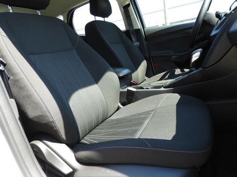 Used 2018 Ford Focus SE image 30